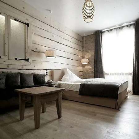 Hip Hotel